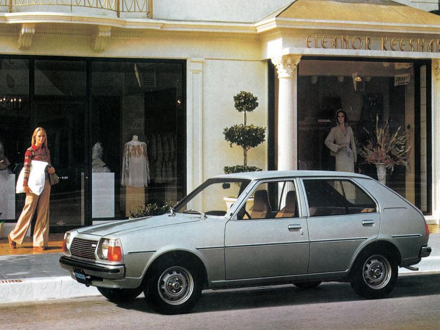  Mazda 323 5-Door 1977 года  (фото 4 из 5)
